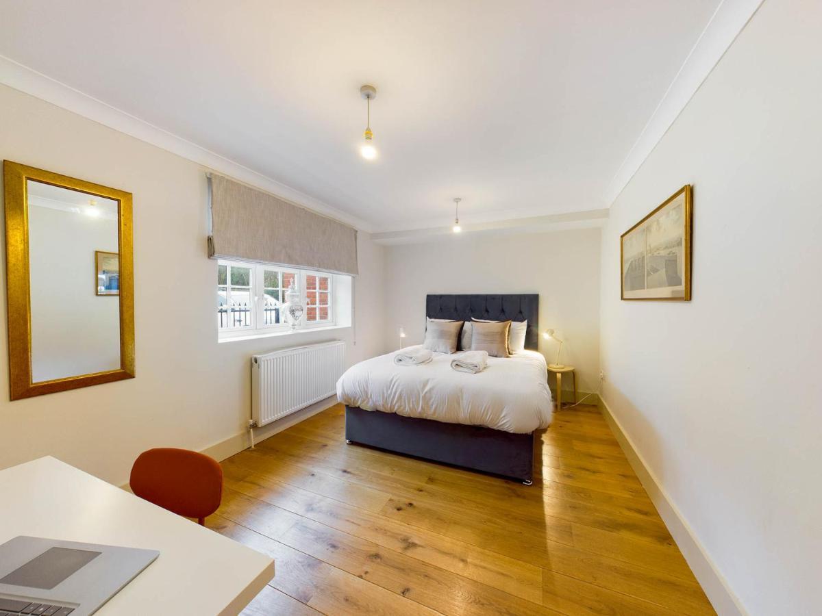 Redhill Town Centre Apartments By Livingo Exteriér fotografie