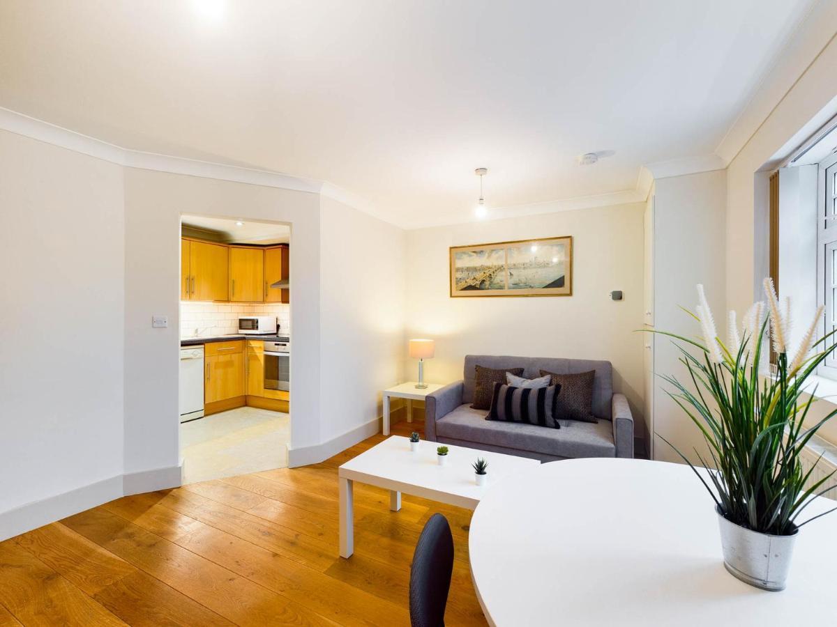 Redhill Town Centre Apartments By Livingo Exteriér fotografie